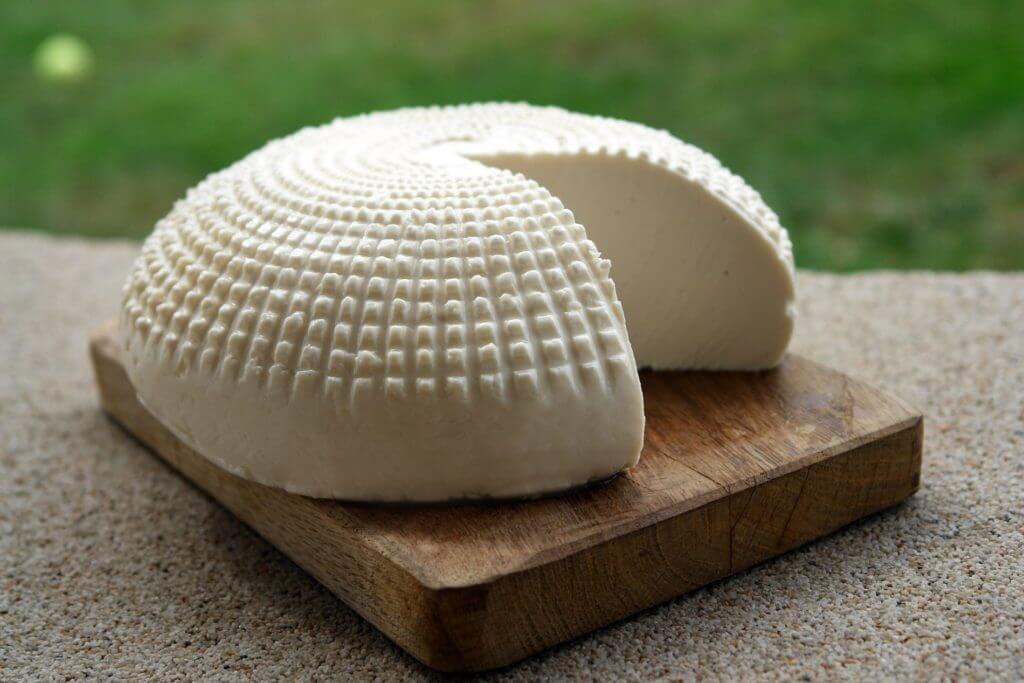 Überbackener Ziegenkäse mit Honigsauce